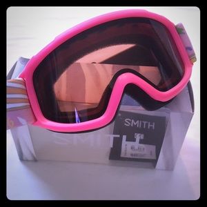1 pair of Smith Snow Goggles, Youth S
